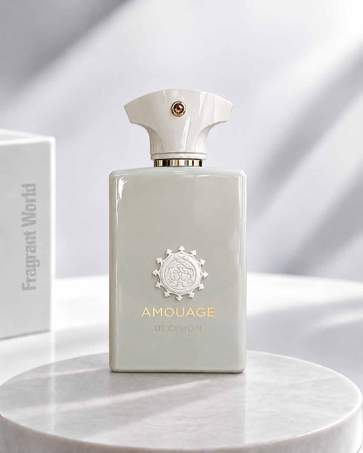 Amouage DECISION — fotografia principal Fragrant World