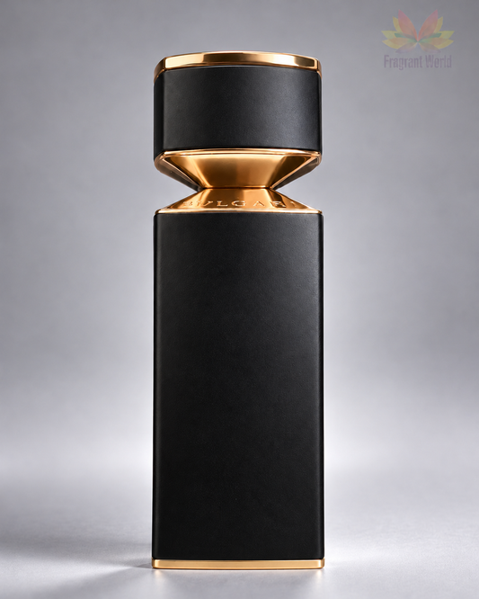 Bvlgari Tygar sobre fundo cinzento