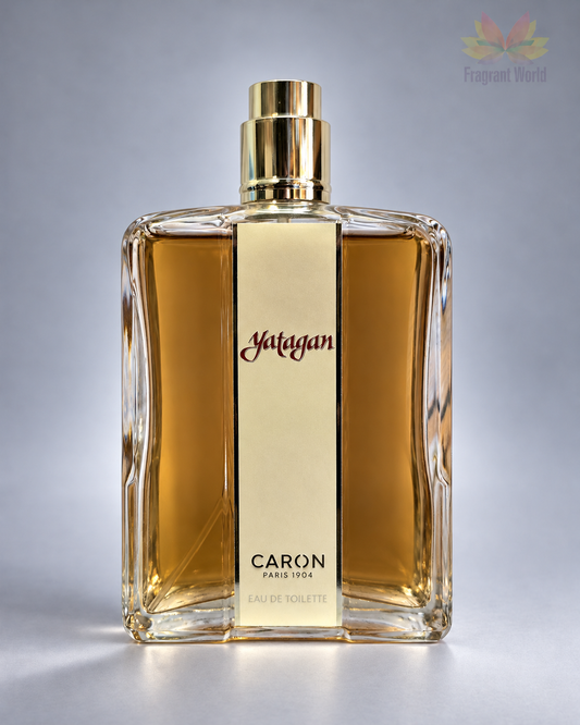 Caron Paris Yatagan sobre fundo cinzento
