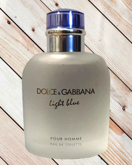 D&G Light Blue Pour Homme EDT sobre madeira clara