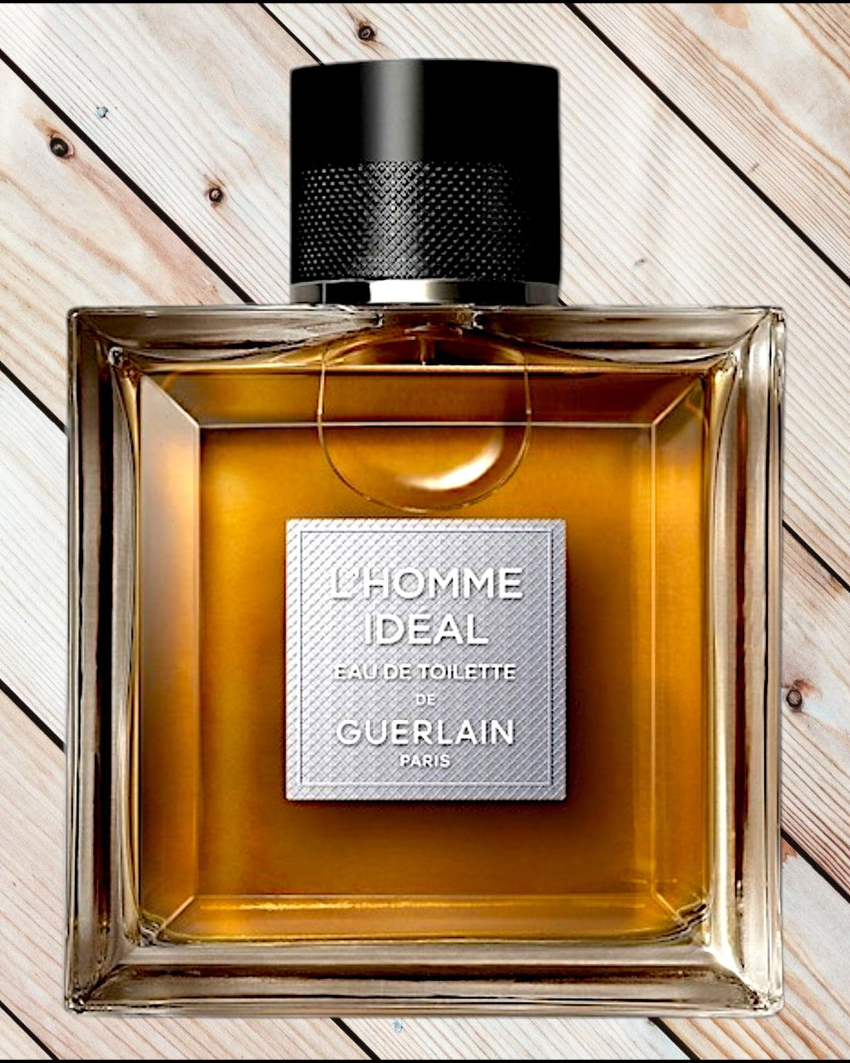 Guerlain L'Homme Ideal EDP sobre madeira clara