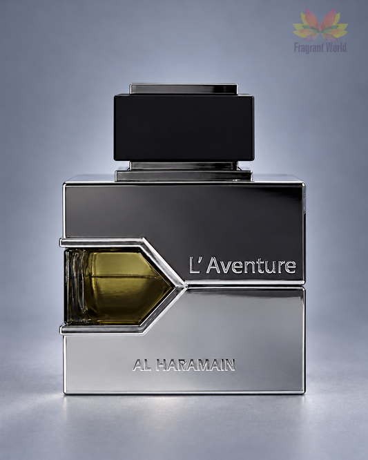 Al Haramain L'Aventure sobre fundo cinzento com iluminação suave